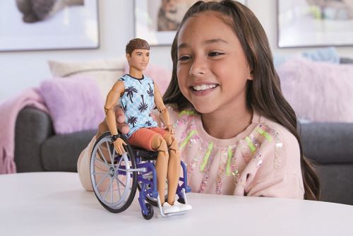 Barbie Ken Fashionistas com Cadeira de Rodas e Rampa - Mattel - Image 3