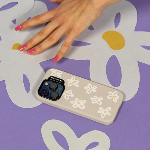 Capa Silicone Case And Me Beyoutiful para iPhone 15 - Bege/ Flores 3D - Image 2