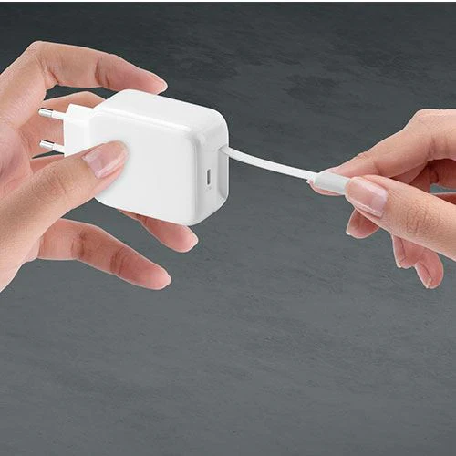 Carregador USB-C com Cabo Retrátil Cellularline - 65W - Branco - Image 4