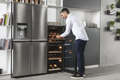 Cave de Vinho Haier HWS77GDAU1 | 127x49,7x58,5 cm | 77 Garrafas | G | Preto - Image 3