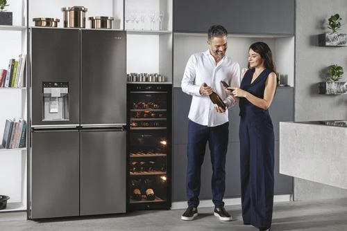 Cave de Vinho Haier HWS77GDAU1 | 127x49,7x58,5 cm | 77 Garrafas | G | Preto - Image 4