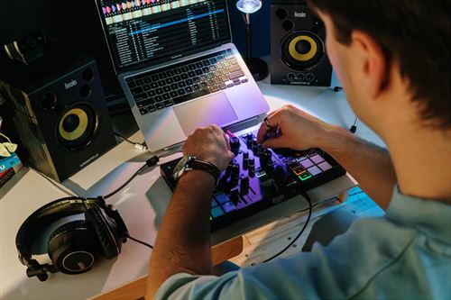 Controlador Hercules DJ Inpluse 200 MK3 - Preto - Image 7