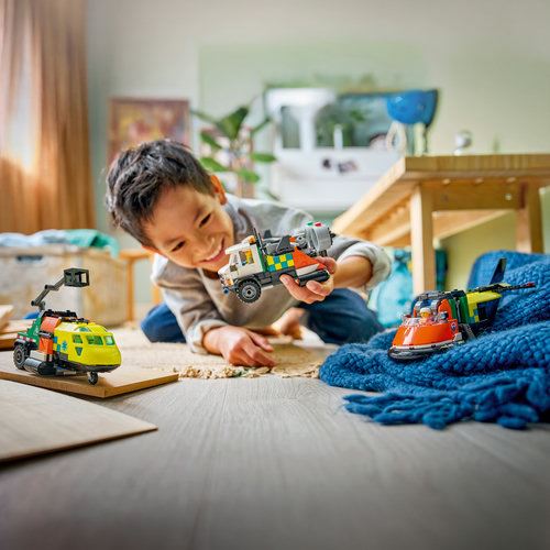 LEGO® City 60505 - Combinação de Avião, Camião de Assistência e Hovercraft - Image 2