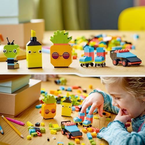 LEGO® Classic 11027 - Diversão Criativa em Tons Néon - Image 6