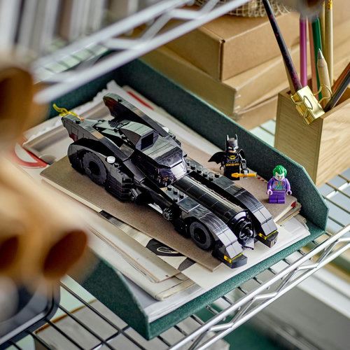 LEGO DC 76224 - DC Batmobile™ - Perseguição de Batman™ Versus Joker™ - Image 6