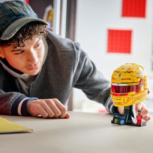 LEGO® Editions Fórmula 1 43022 - Capacete Scuderia Ferrari HP de Lewis Hamilton - Image 7