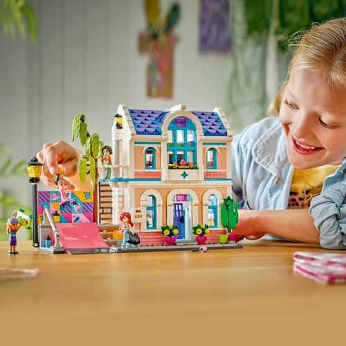 LEGO® Friends 42687 - Casa da Família da Liann - Image 2