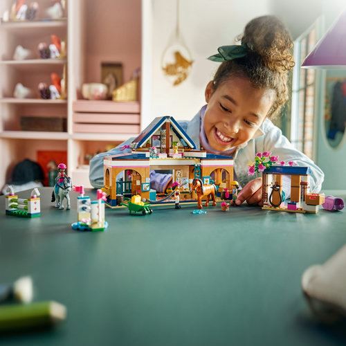 LEGO® Friends 42688 - Estábulos e Escola de Equitação - Image 2