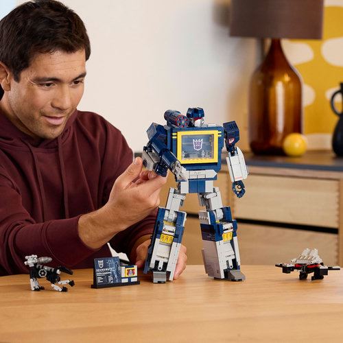 LEGO® Icons 10358 - Transformers: Soundwave - Image 7