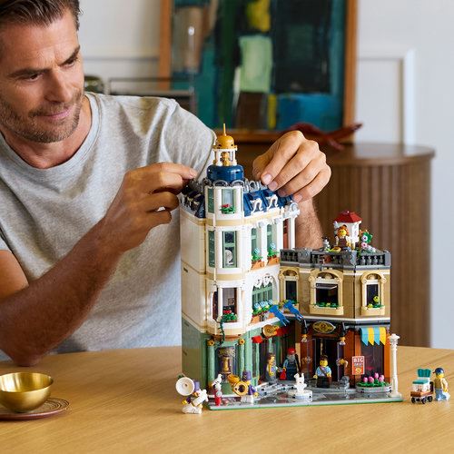 LEGO® Icons 11371 - Rua Comercial - Image 7