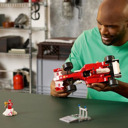 LEGO® Icons 11375 - Ferrari F2004 e Michael Schumacher - Image 7