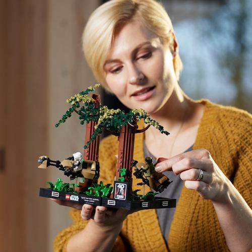 LEGO Star Wars 75353 - Diorama da Perseguição de Speeder de Endoor™ - Image 9