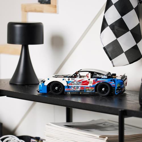 LEGO® Technic 42153  NASCAR® Next Gen Chevrolet Camaro ZL1 - Image 6