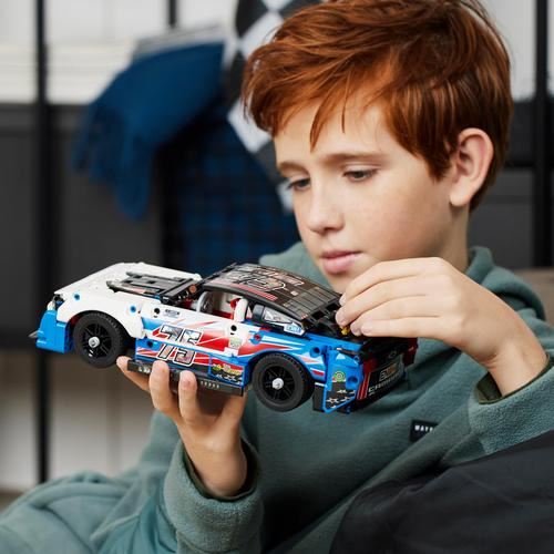 LEGO® Technic 42153  NASCAR® Next Gen Chevrolet Camaro ZL1 - Image 8