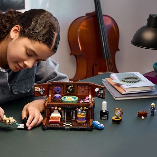 LEGO® Wednesday 76785 - Apartamento do Coisa - Image 7